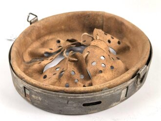 Stahlhelm Innenfutter Wehrmacht Modell 1940. Für Stahlhelme Modell 1940 und 1942. Kopfgrösse 58 für Glockengrösse 66. Der Aussenring Original, der Rest neuzeitlich ergänzt