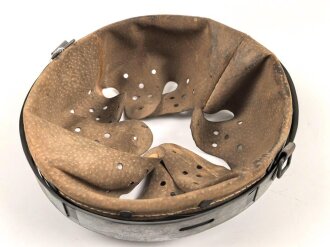 Stahlhelm Innenfutter Wehrmacht Modell 1940. Für Stahlhelme Modell 1940 und 1942. Kopfgrösse 56 für Glockengrösse 64. Gebraucht, datiert 1943. Meiner Meinung nach eine alte Sammleranfertigung.
