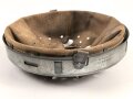 Stahlhelm Innenfutter Wehrmacht Modell 1940. Für Stahlhelme Modell 1940 und 1942. Kopfgrösse 56 für Glockengrösse 64. Gebraucht, datiert 1943. Meiner Meinung nach eine alte Sammleranfertigung.