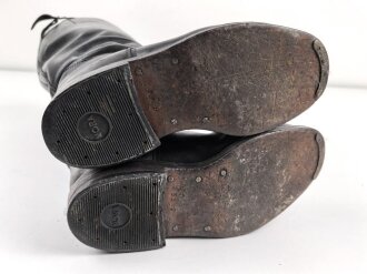 Paar Stiefel für Offiziere, ähnlich Wehrmacht, vermutlich Produktion nach 1945. Ungereinigt, Sohlenlänge 27,5cm