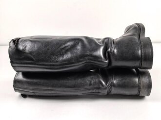 Paar Stiefel für Offiziere, ähnlich Wehrmacht, vermutlich Produktion nach 1945. Ungereinigt, Sohlenlänge 27,5cm