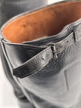 Paar Stiefel für Offiziere, ähnlich Wehrmacht, vermutlich Produktion nach 1945. Ungereinigt, Sohlenlänge 27,5cm