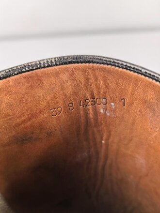 Paar Stiefel für Offiziere, ähnlich Wehrmacht, vermutlich Produktion nach 1945. Ungereinigt, Sohlenlänge 27,5cm