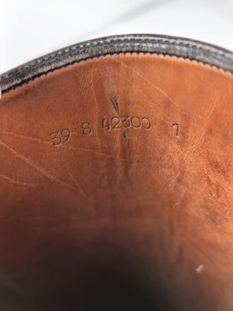Paar Stiefel für Offiziere, ähnlich Wehrmacht, vermutlich Produktion nach 1945. Ungereinigt, Sohlenlänge 27,5cm