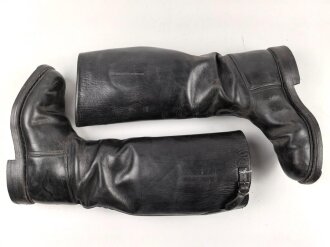 Paar Stiefel für Offiziere, ähnlich Wehrmacht, vermutlich Produktion nach 1945. Ungereinigt, Sohlenlänge 27,5cm