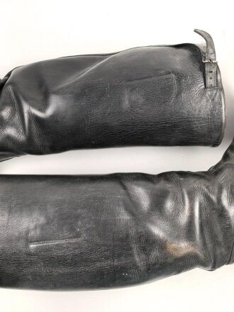 Paar Stiefel für Offiziere, ähnlich Wehrmacht, vermutlich Produktion nach 1945. Ungereinigt, Sohlenlänge 27,5cm