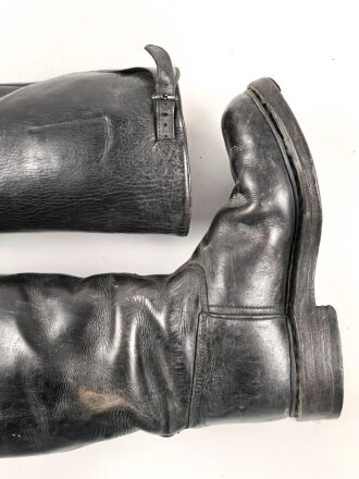 Paar Stiefel für Offiziere, ähnlich Wehrmacht, vermutlich Produktion nach 1945. Ungereinigt, Sohlenlänge 27,5cm
