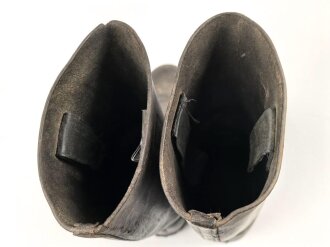 Paar Stiefel für Mannschaften der Wehrmacht. Keine Kammerstempelung erkennbar, meiner Meinung nach komplett neuzeitlich nachbesohlt. Sohlenlänge 31,5cm