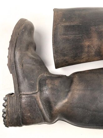 Paar Stiefel für Mannschaften der Wehrmacht. Keine Kammerstempelung erkennbar, meiner Meinung nach komplett neuzeitlich nachbesohlt. Sohlenlänge 31,5cm