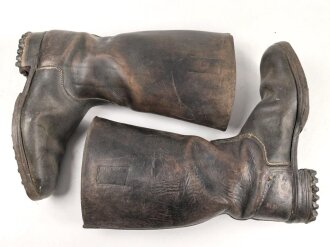 Paar Stiefel für Mannschaften der Wehrmacht. Keine Kammerstempelung erkennbar, meiner Meinung nach komplett neuzeitlich nachbesohlt. Sohlenlänge 31,5cm