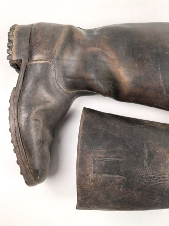 Paar Stiefel für Mannschaften der Wehrmacht. Keine Kammerstempelung erkennbar, meiner Meinung nach komplett neuzeitlich nachbesohlt. Sohlenlänge 31,5cm