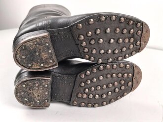 Paar Stiefel für Mannschaften der Wehrmacht, Kammerstempelung innen im Schaft, ungereinigtes Paar, Sohlenlänge 28cm