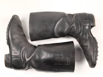 Paar Stiefel für Mannschaften der Wehrmacht, Kammerstempelung innen im Schaft, ungereinigtes Paar, Sohlenlänge 28cm