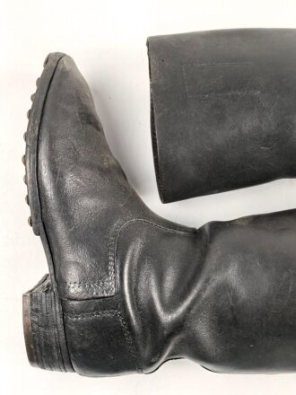 Paar Stiefel für Mannschaften der Wehrmacht, Kammerstempelung innen im Schaft, ungereinigtes Paar, Sohlenlänge 28cm