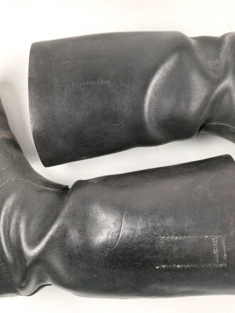 Paar Stiefel für Mannschaften der Wehrmacht, Kammerstempelung innen im Schaft, ungereinigtes Paar, Sohlenlänge 28cm
