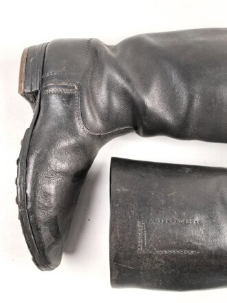 Paar Stiefel für Mannschaften der Wehrmacht, Kammerstempelung innen im Schaft, ungereinigtes Paar, Sohlenlänge 28cm
