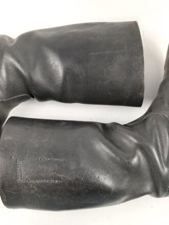 Paar Stiefel für Mannschaften der Wehrmacht, Kammerstempelung innen im Schaft, ungereinigtes Paar, Sohlenlänge 28cm