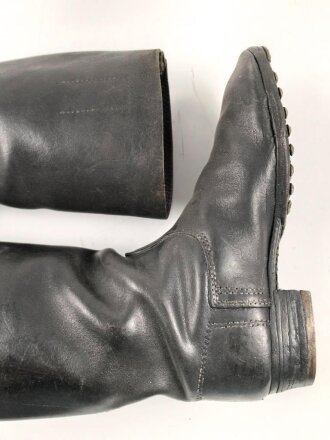 Paar Stiefel für Mannschaften der Wehrmacht, Kammerstempelung innen im Schaft, ungereinigtes Paar, Sohlenlänge 28cm