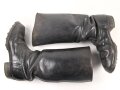 Paar Stiefel für Mannschaften der Wehrmacht. Waren ursprünglich Stiefel für Kavallerie, die höchstwahrscheinlich in der Zeit gekürzt wurden, danach lange getragenes Paar, Sohlenlänge 28cm