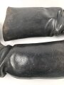 Paar Stiefel für Mannschaften der Wehrmacht. Waren ursprünglich Stiefel für Kavallerie, die höchstwahrscheinlich in der Zeit gekürzt wurden, danach lange getragenes Paar, Sohlenlänge 28cm