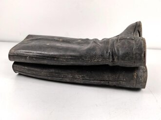Paar hohe Schaftstiefel wie Wehrmacht, so eventuell beim Reichsarbeitsdienst oder ähnlihcnm getragen. Ungereinigt, Sohlenlänge 31cm