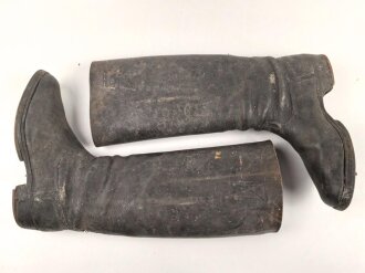 Paar hohe Schaftstiefel wie Wehrmacht, so eventuell beim Reichsarbeitsdienst oder ähnlihcnm getragen. Ungereinigt, Sohlenlänge 31cm
