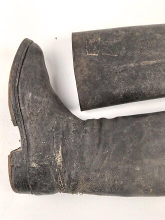 Paar hohe Schaftstiefel wie Wehrmacht, so eventuell beim Reichsarbeitsdienst oder ähnlihcnm getragen. Ungereinigt, Sohlenlänge 31cm