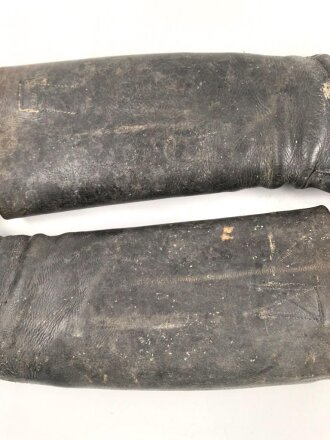 Paar hohe Schaftstiefel wie Wehrmacht, so eventuell beim Reichsarbeitsdienst oder ähnlihcnm getragen. Ungereinigt, Sohlenlänge 31cm