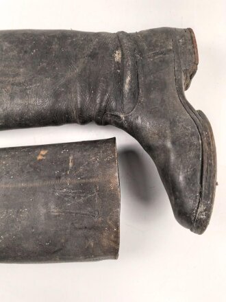 Paar hohe Schaftstiefel wie Wehrmacht, so eventuell beim Reichsarbeitsdienst oder ähnlihcnm getragen. Ungereinigt, Sohlenlänge 31cm