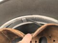 Heer, Stahlhelm Modell 1935. Vorschriftmäßig 1940 neu lackiert und das Wappen entfernt. In allen Teilen originales Stück, guter Zustand. EF66