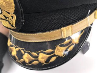 Indonesien, Schirmmütze für einen Offizier der Armee. Guter Zustand, Kopfgrösse 56