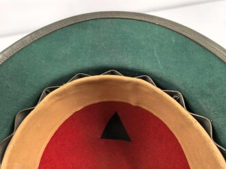Tropenhelm für Angehörige des Heeres. 2. Modell, im Schweißleder datiert 1942. Kopfgrösse 61 !! Guter Zustand