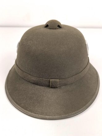 Tropenhelm für Angehörige des Heeres. 2. Modell, im Schweißleder datiert 1942. Kopfgrösse 61 !! Guter Zustand