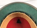 Tropenhelm für Angehörige des Heeres. 2. Modell, im Schweißleder datiert 1942. Kopfgrösse 61 !! Guter Zustand