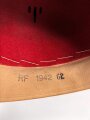 Tropenhelm für Angehörige des Heeres. 2. Modell, im Schweißleder datiert 1942. Kopfgrösse 61 !! Guter Zustand
