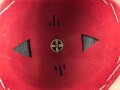 Tropenhelm für Angehörige des Heeres. 2. Modell, im Schweißleder datiert 1942. Kopfgrösse 61 !! Guter Zustand
