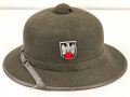 Tropenhelm für Angehörige des Heeres. 2. Modell, im Schweißleder datiert 1942. Kopfgrösse 61 !! Guter Zustand