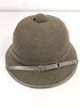 Tropenhelm für Angehörige des Heeres. 2. Modell, im Schweißleder datiert 1942. Kopfgrösse 61 !! Guter Zustand