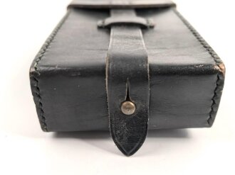 Koppeltasche aus schwarzem Leder, Maße 8,5 x 4 x16cm