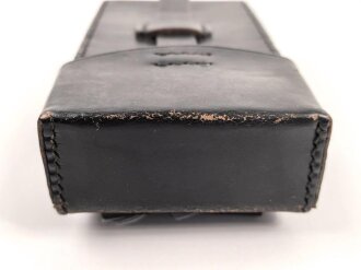 Koppeltasche aus schwarzem Leder, Maße 8,5 x 4 x16cm