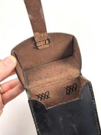 Koppeltasche aus schwarzem Leder, Maße 8,5 x 4 x16cm