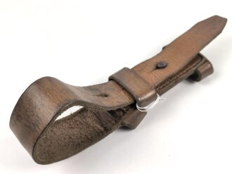 Karabinerhalteriemen für Berittene, getragenes Stück, datiert 1943