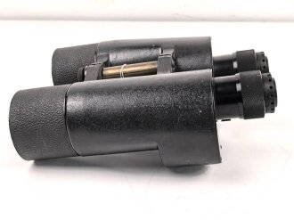 Kriegsmarine , Doppelfernrohr 8 x 60 von Carl Zeiss Jena. Glasklare Durchsicht, rechts ein Kreis, mittig ein Kreuz. Originallack, die Sonnenblenden einwandfrei ausziehbar. Schweres Stück, Gesamthöhe knapp 27cm.