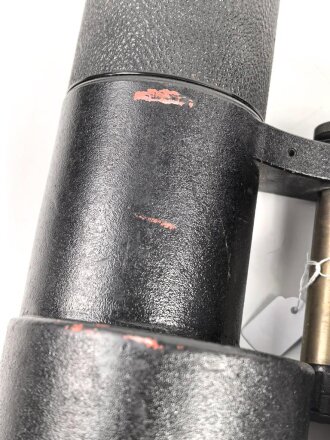 Kriegsmarine , Doppelfernrohr 8 x 60 von Carl Zeiss Jena. Glasklare Durchsicht, rechts ein Kreis, mittig ein Kreuz. Originallack, die Sonnenblenden einwandfrei ausziehbar. Schweres Stück, Gesamthöhe knapp 27cm.