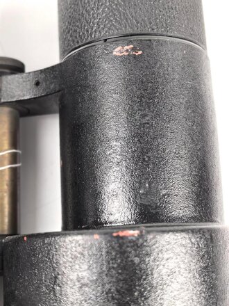 Kriegsmarine , Doppelfernrohr 8 x 60 von Carl Zeiss Jena. Glasklare Durchsicht, rechts ein Kreis, mittig ein Kreuz. Originallack, die Sonnenblenden einwandfrei ausziehbar. Schweres Stück, Gesamthöhe knapp 27cm.