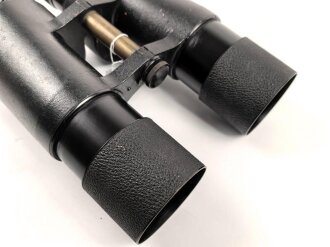 Kriegsmarine , Doppelfernrohr 8 x 60 von Carl Zeiss Jena. Glasklare Durchsicht, rechts ein Kreis, mittig ein Kreuz. Originallack, die Sonnenblenden einwandfrei ausziehbar. Schweres Stück, Gesamthöhe knapp 27cm.