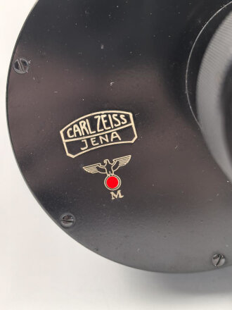 Kriegsmarine , Doppelfernrohr 8 x 60 von Carl Zeiss Jena. Glasklare Durchsicht, rechts ein Kreis, mittig ein Kreuz. Originallack, die Sonnenblenden einwandfrei ausziehbar. Schweres Stück, Gesamthöhe knapp 27cm.