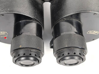 Kriegsmarine , Doppelfernrohr 8 x 60 von Carl Zeiss Jena. Glasklare Durchsicht, rechts ein Kreis, mittig ein Kreuz. Originallack, die Sonnenblenden einwandfrei ausziehbar. Schweres Stück, Gesamthöhe knapp 27cm.