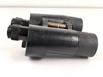 Kriegsmarine , Doppelfernrohr 8 x 60 von Carl Zeiss Jena. Glasklare Durchsicht, rechts ein Kreis, mittig ein Kreuz. Originallack, die Sonnenblenden einwandfrei ausziehbar. Schweres Stück, Gesamthöhe knapp 27cm.
