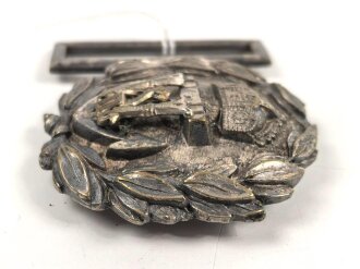 Kaiserliche Marine, silbernes Schloss für die Feldbinde 1. Modell ab 1888. Höhe 50mm, das "W" für Wilhelm ab 1902 ergänzt.